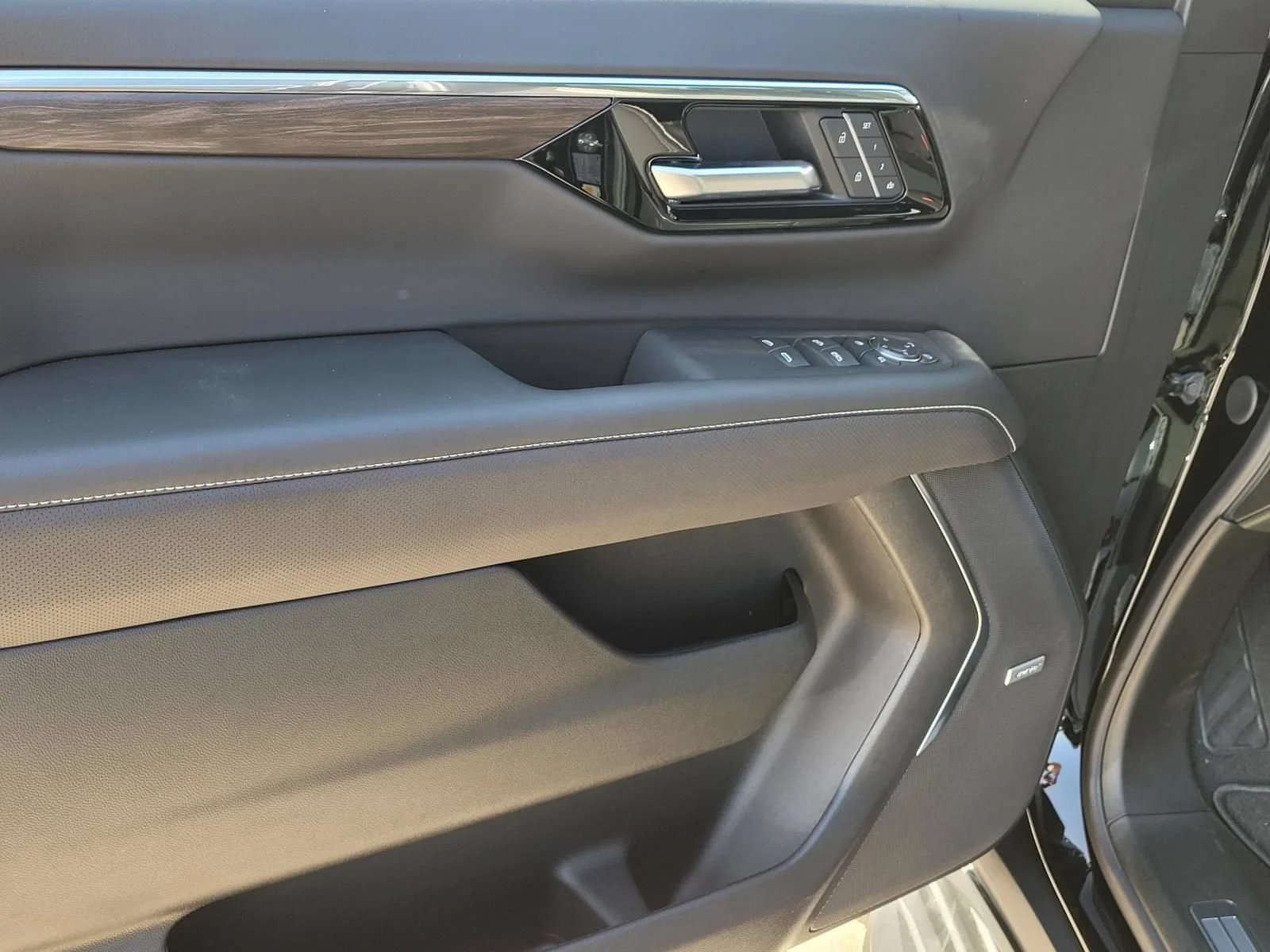2026 Chevrolet Tahoe Premier - Photo 15