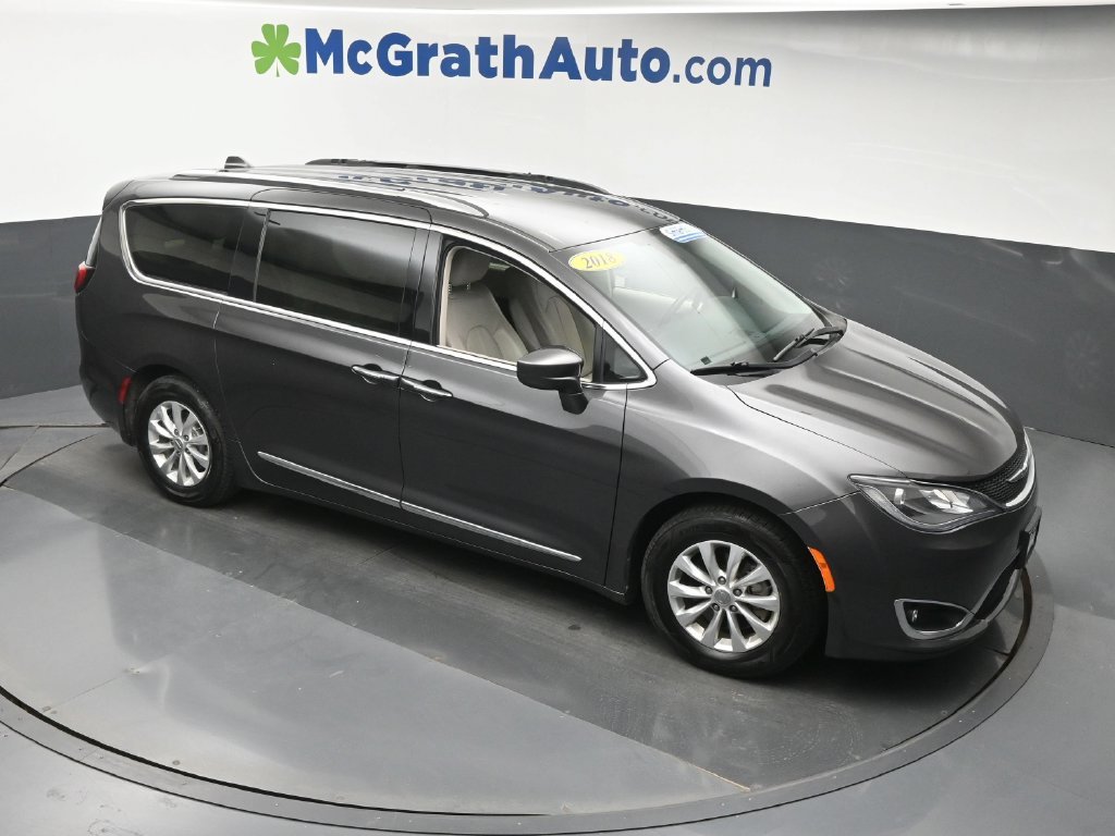 Used 2018 Gray Chrysler Touring L Plus image 3