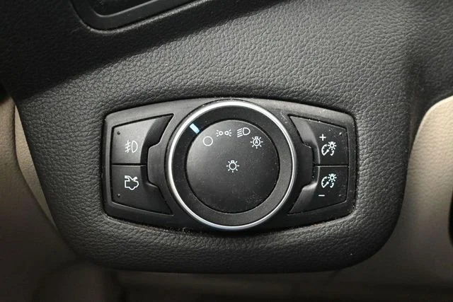 Used 2016 Orange Ford SE image 24