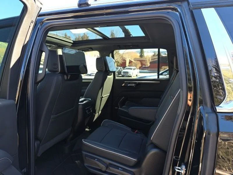 2026 Chevrolet Suburban Premier - Photo 10