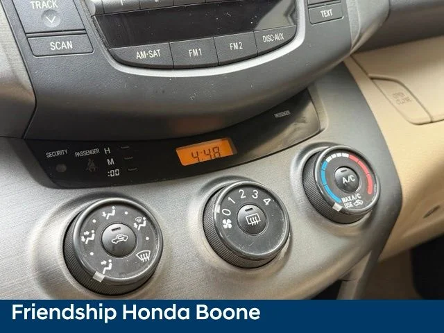 Used 2010 Green Toyota Base image 19