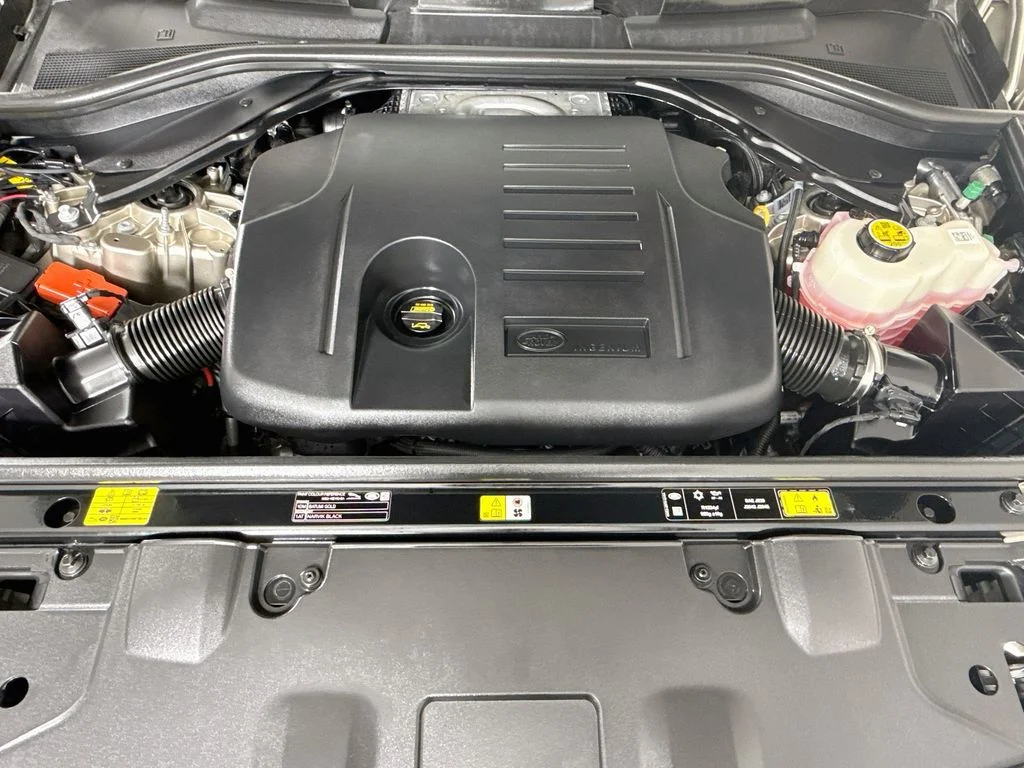 Used 2025 Gold Land Rover SE image 29