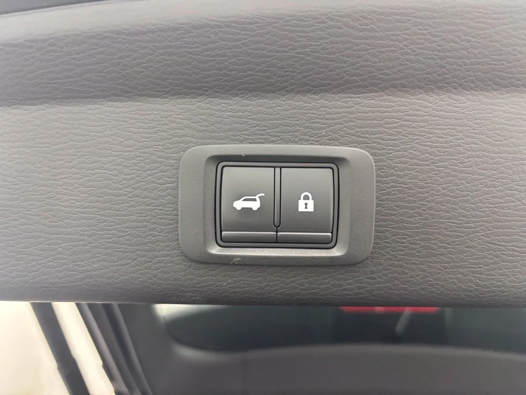 Used 2022 Black Mitsubishi SEL image 11