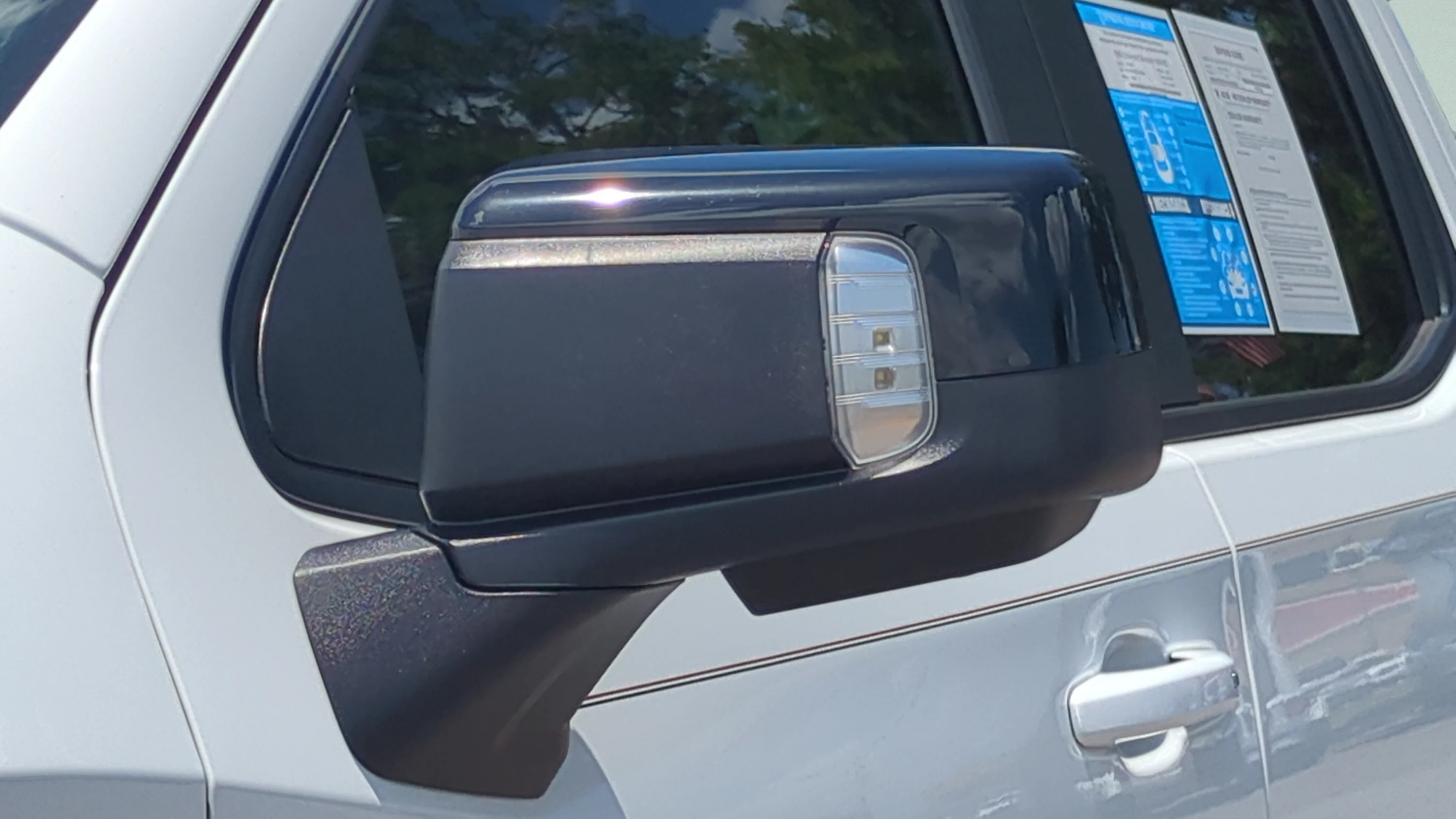 Used 2025 Summit White Chevrolet RST image 27
