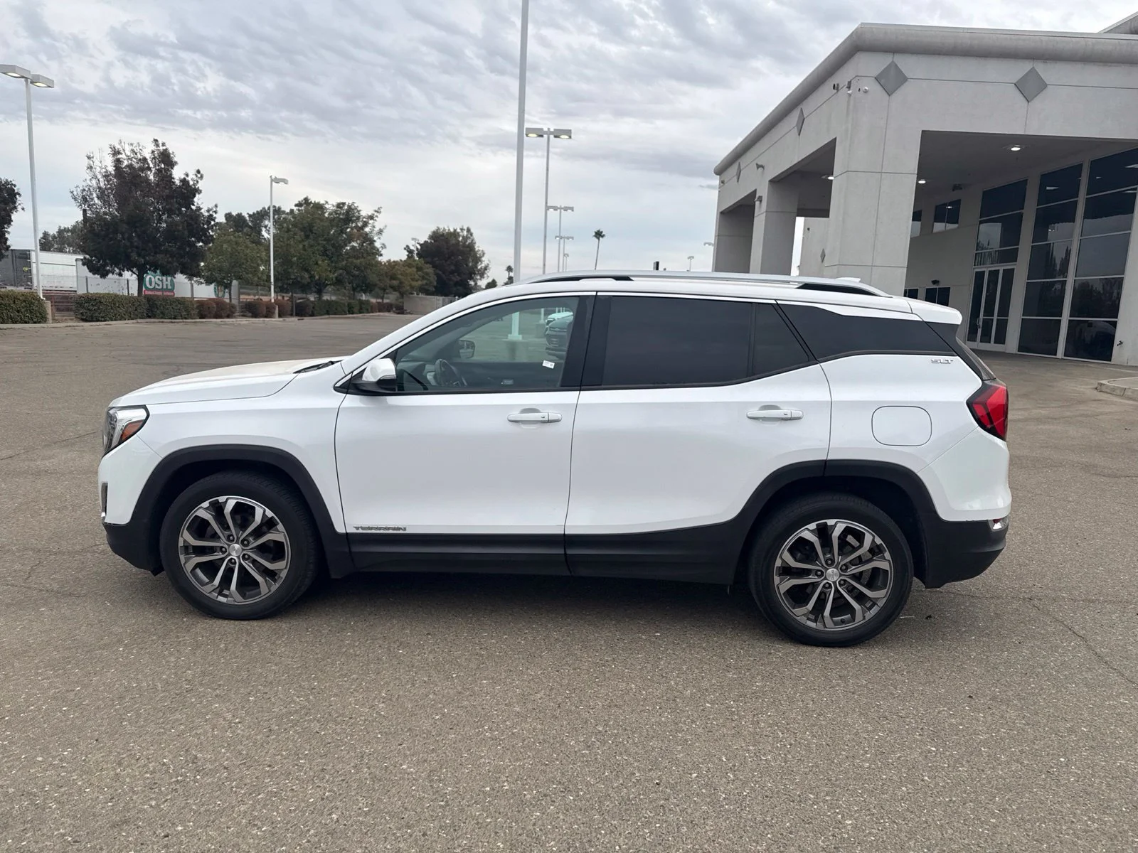 Used 2019 SUMMIT WHITE GMC SLT image 6