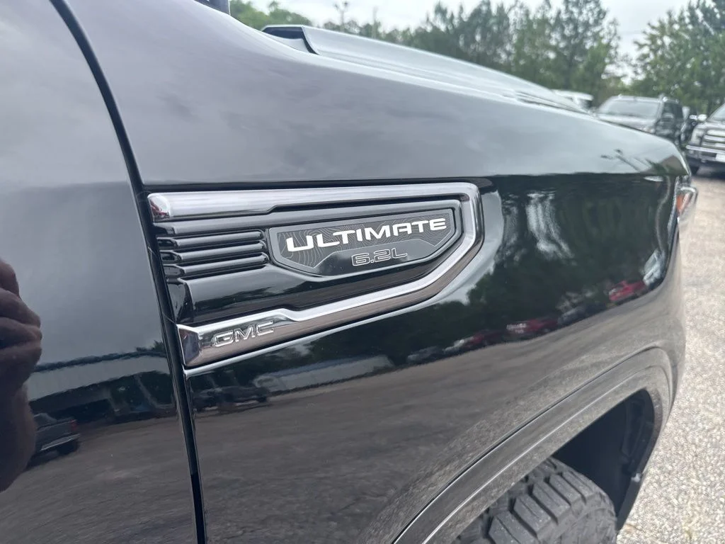 Used 2025 Onyx Black GMC Denali Ultimate image 32