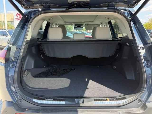 New 2026 Cloud Toyota XLE Premium image 4
