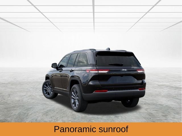 New 2026 Diamond Black Crystal Pearlcoat Jeep  image 4