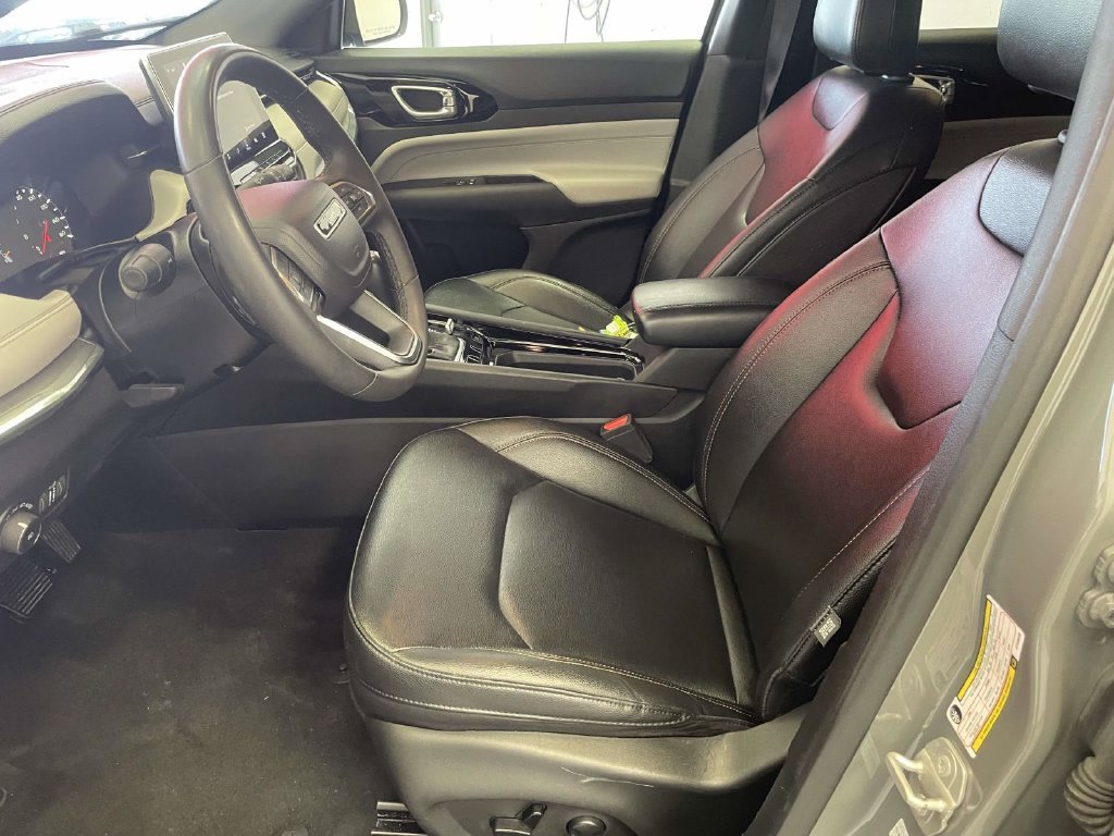 Used 2024 Gray Jeep Limited image 12
