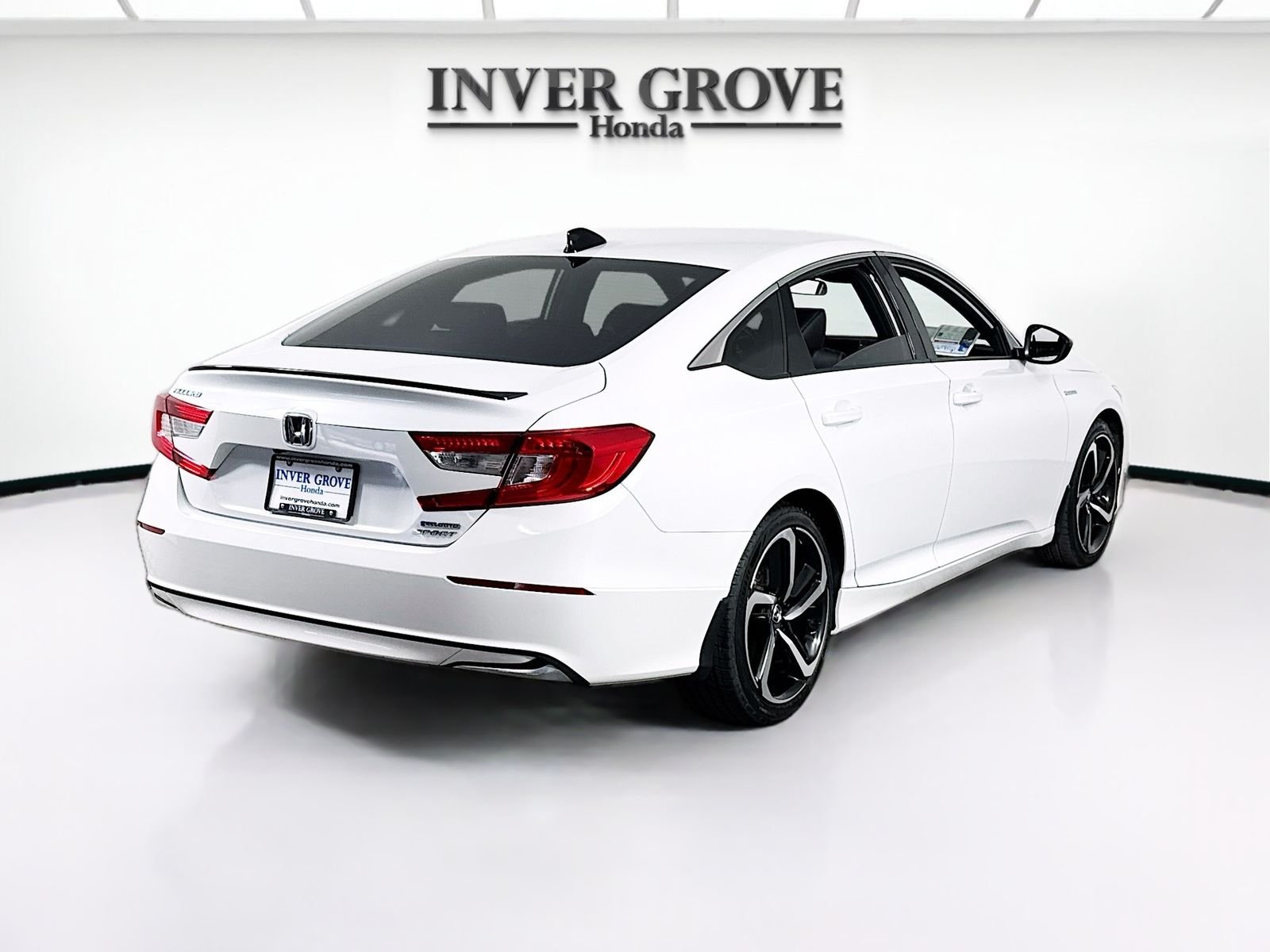 Used 2022 Platinum White Pearl Honda Sport image 5