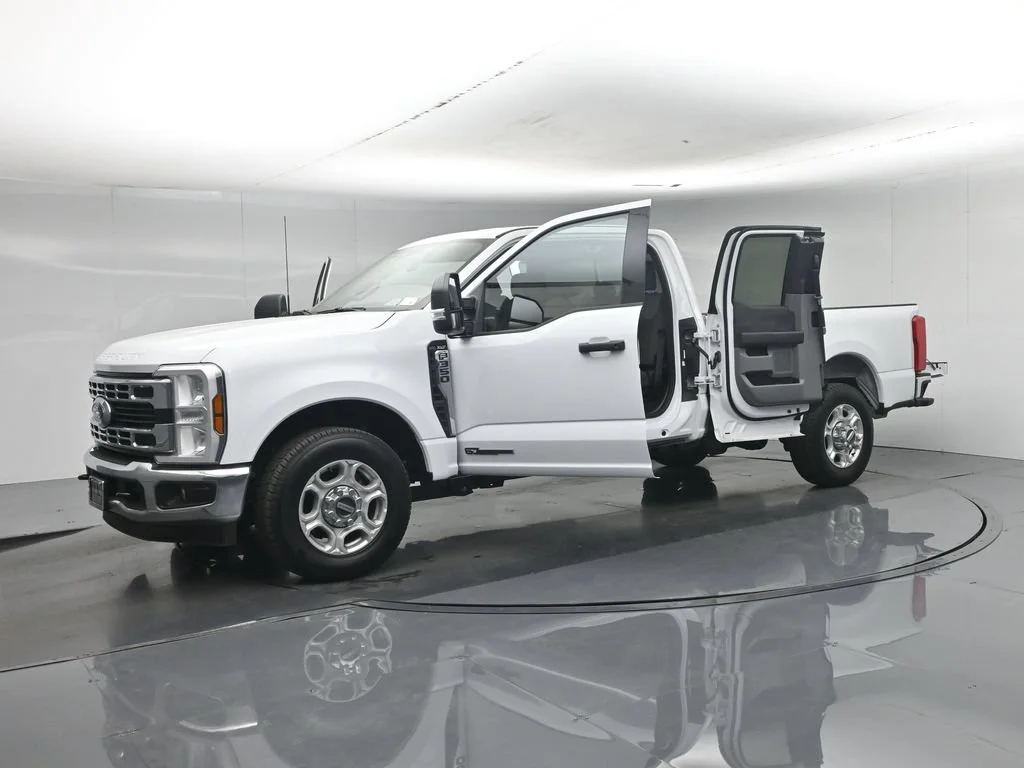 New 2026 Oxford White Ford XLT image 29