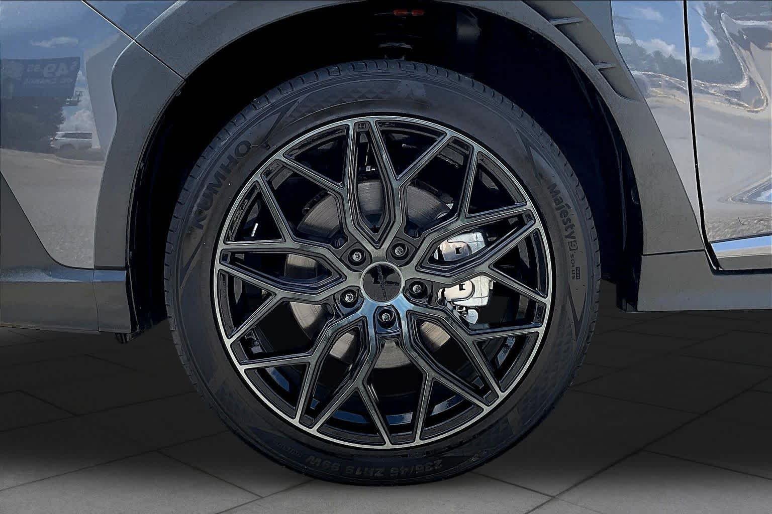 Used 2025 Magnetite Gray Metallic Subaru Limited image 11