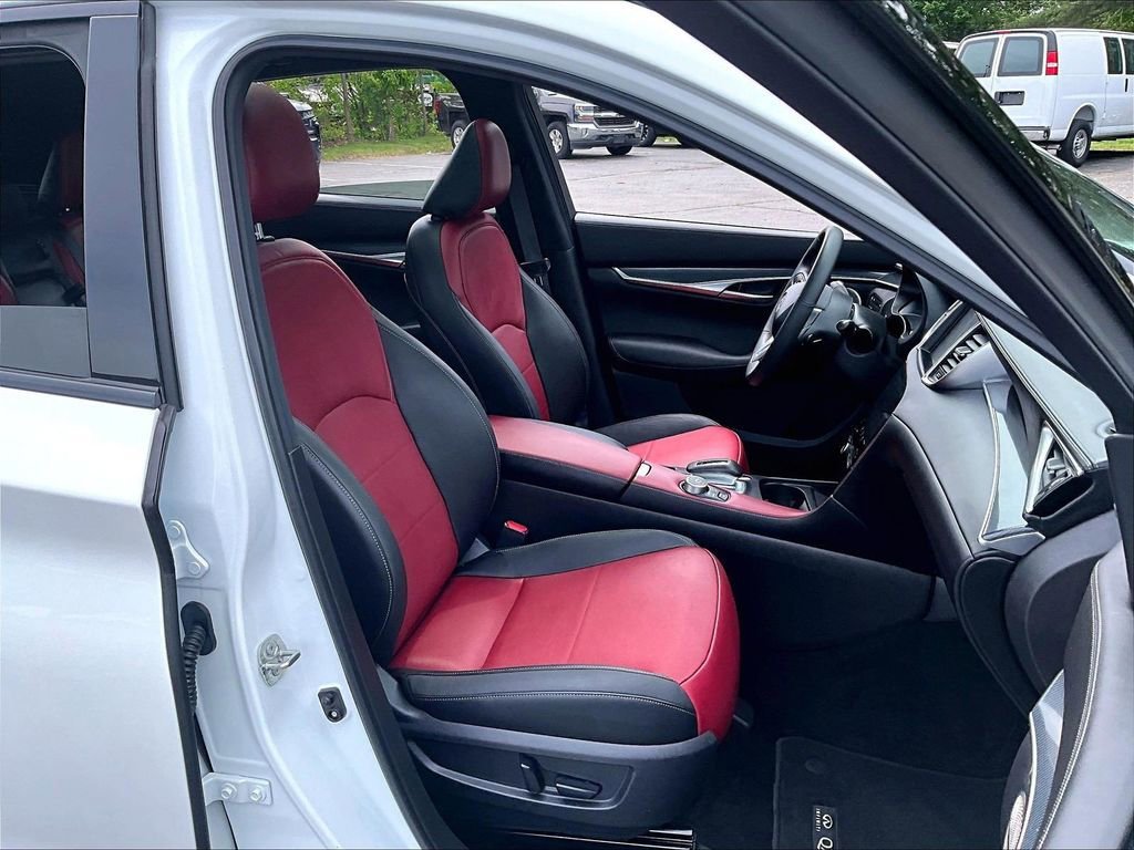 Used 2024 White INFINITI SPORT image 11