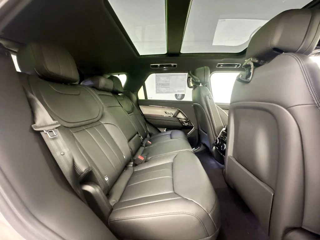 New 2026 Fuji White Land Rover SE image 27