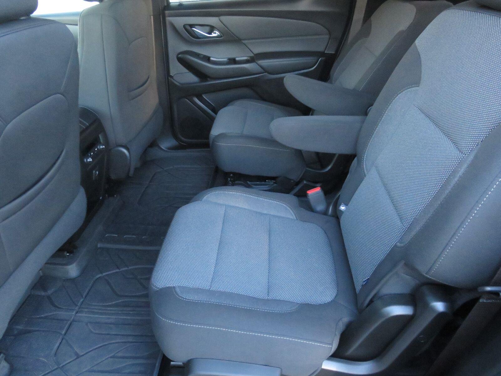 Used 2023 Silver Sage Metallic Chevrolet LT Cloth image 23