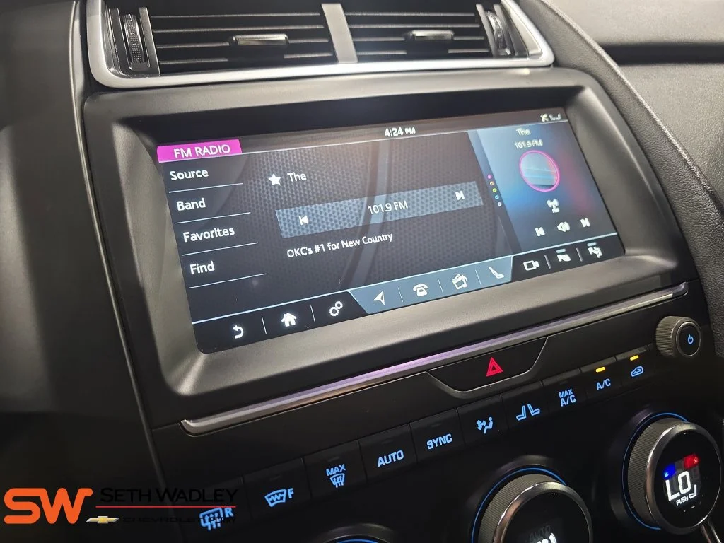 Used 2020 Silver Jaguar SE image 22