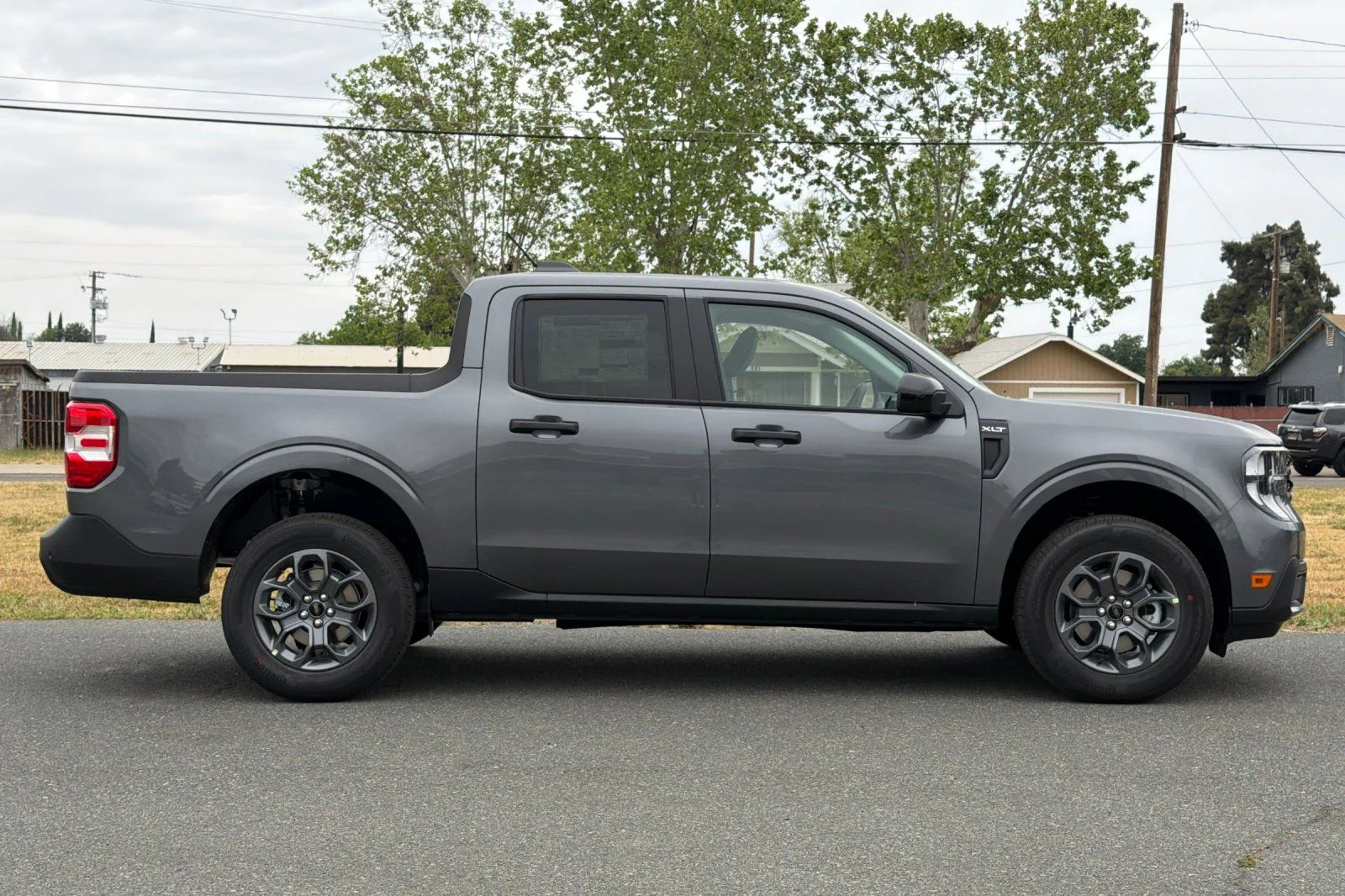 New 2026 Carbonized Gray Metallic Ford XLT image 3