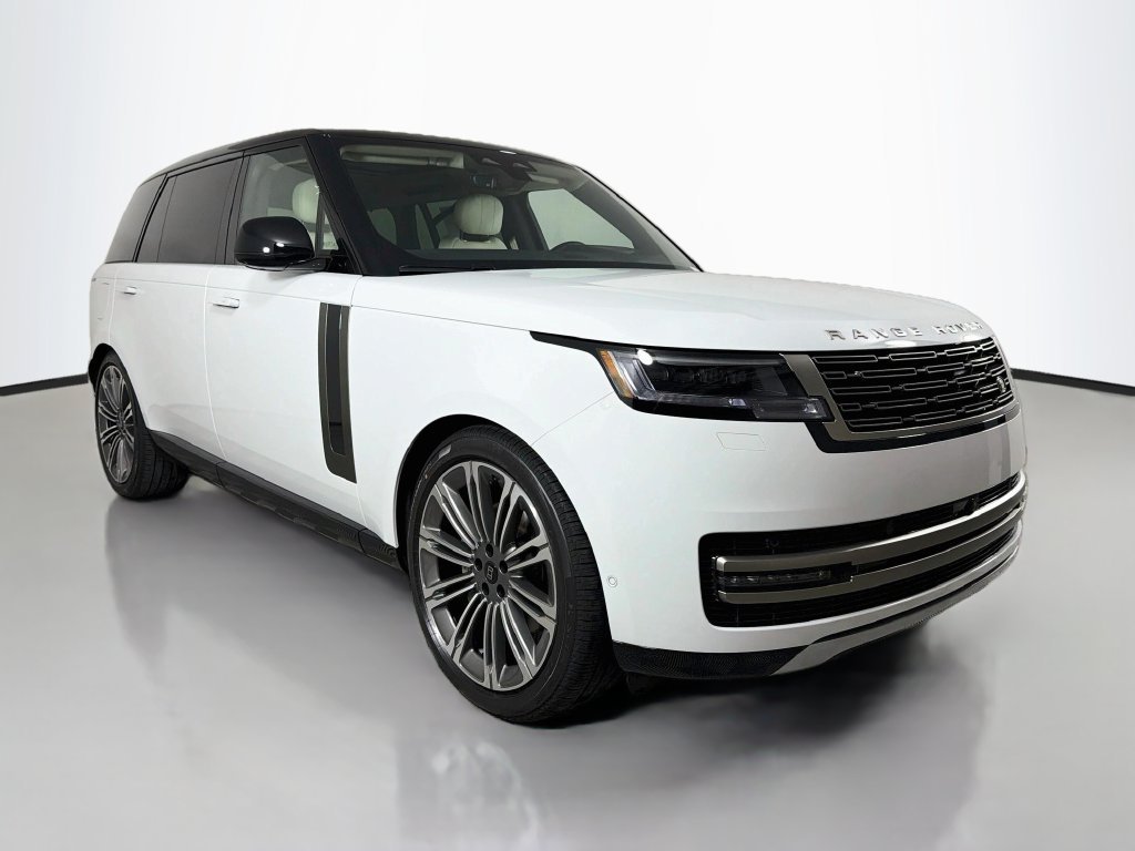 New 2027 Fuji White Land Rover SE image 3
