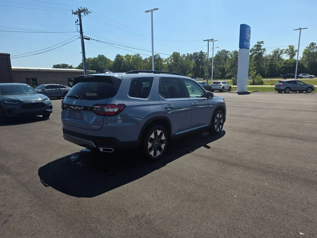 New 2026 Sonic Gray Pearl Honda Touring image 3