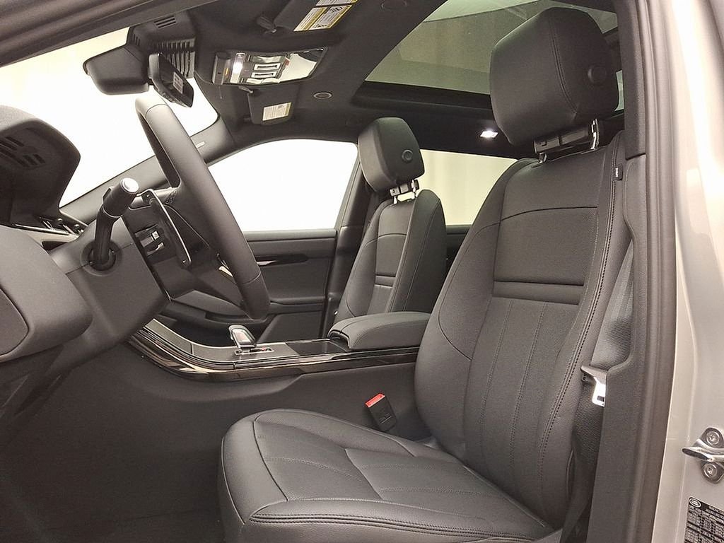 New 2026 Seoul Pearl Silver Land Rover Dynamic image 8