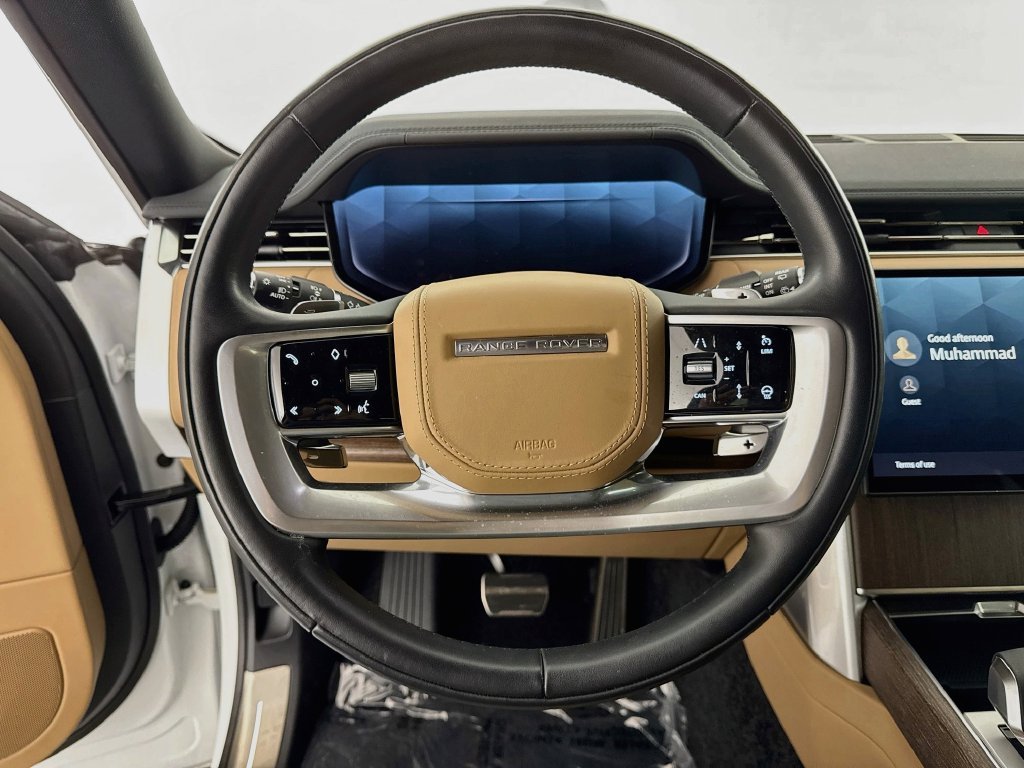 Used 2025 White Land Rover SE image 11