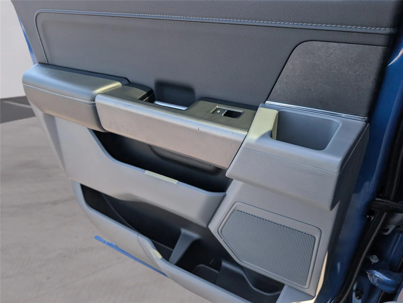 Used 2024 Oxford White Ford XLT image 32