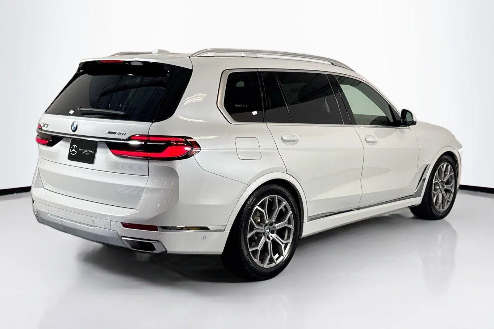 Used 2023 Alpine White BMW xDrive40i image 5