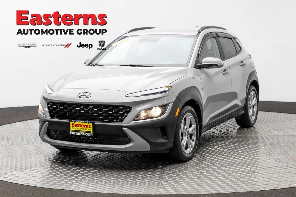 Used 2022 Silver Hyundai SEL image 1