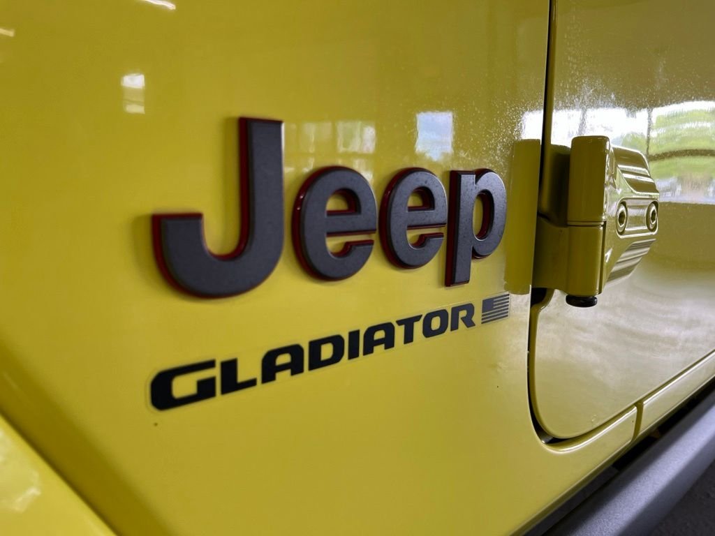 Used 2023 High Velocity Clearcoat Jeep Rubicon image 13