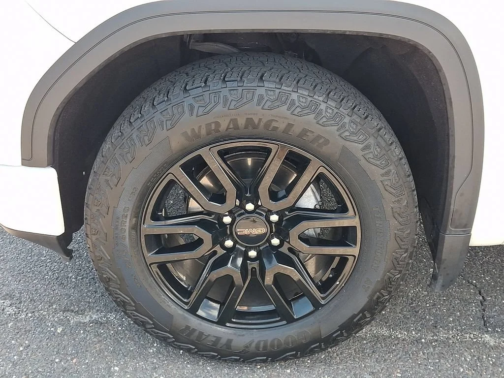 Used 2021 SUMMIT WHITE GMC Elevation image 29