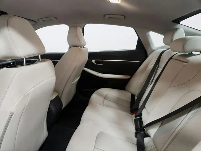 Used 2025 Red Hyundai SEL image 17