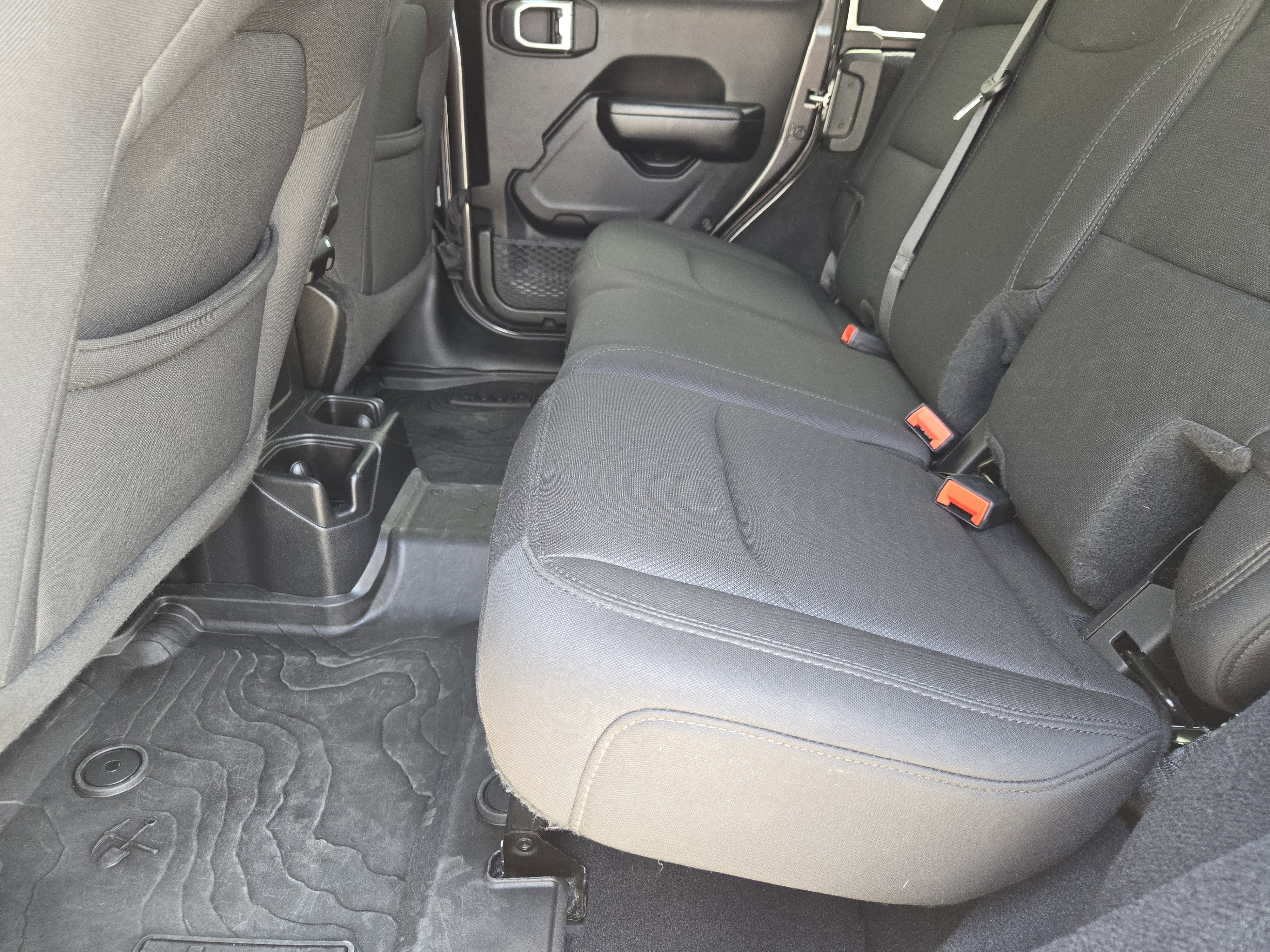 Used 2019 Granite Crystal Metallic Clearcoat Jeep Sport S image 30