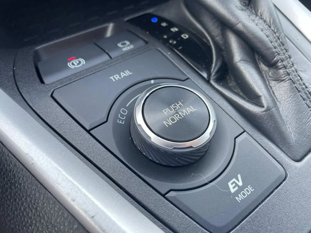 Used 2022 Gray Toyota XLE image 39