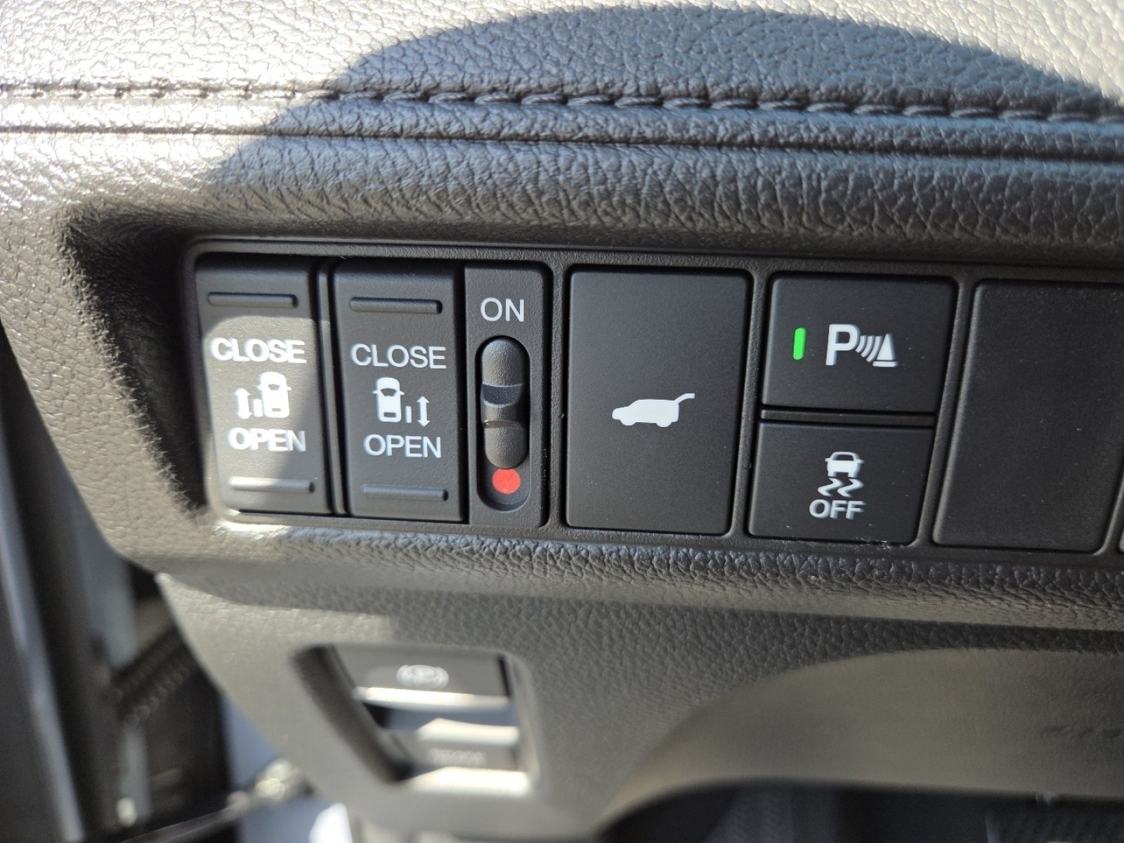 New 2026 Sonic Gray Pearl Honda Touring image 19