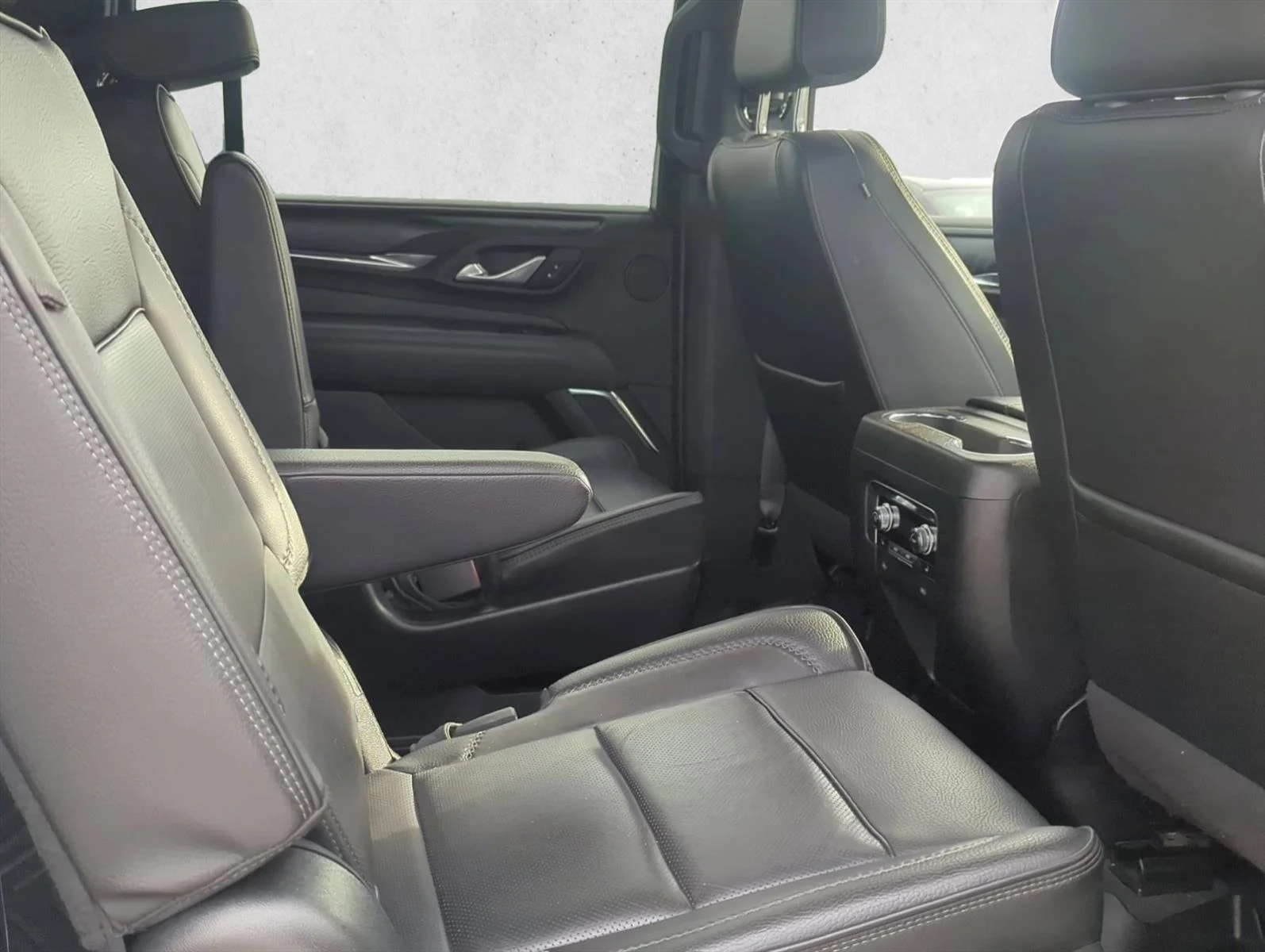 Used 2023 Summit White GMC Denali image 23