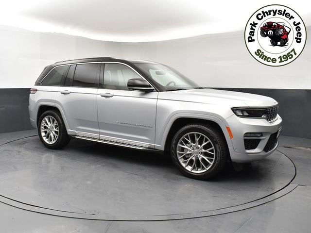 Used 2024 Silver Jeep Summit image 1