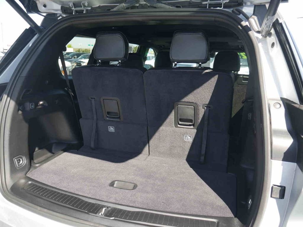Used 2025 Silver Jeep Altitude X image 9