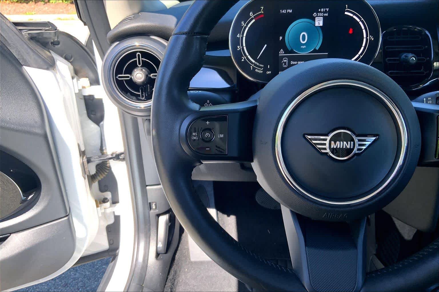 2024 MINI Hardtop 2 Door Base - Photo 23