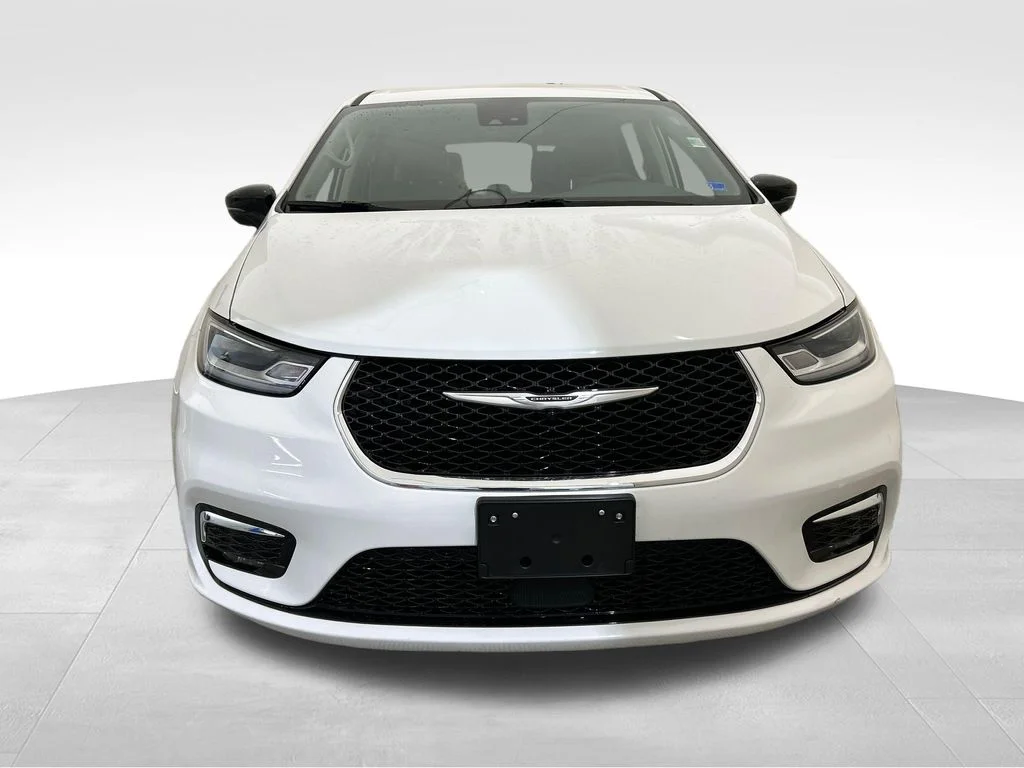 Used 2024 White Chrysler Select image 9