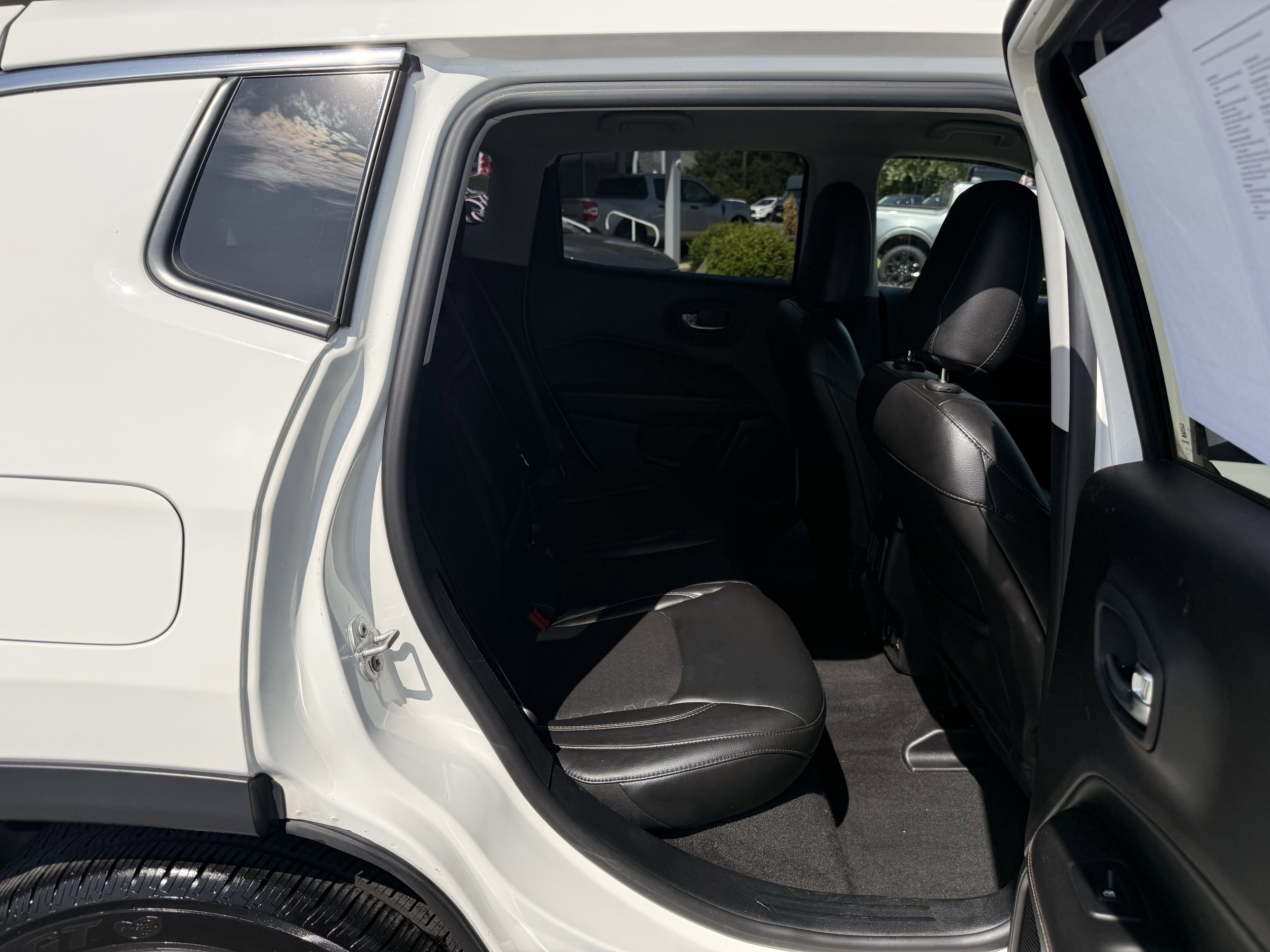 Used 2018 White Clearcoat Jeep Latitude image 33