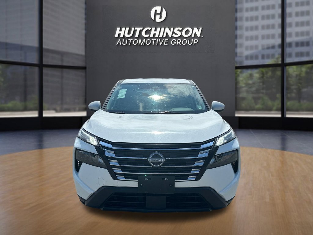 Used 2025 White Nissan SV image 2