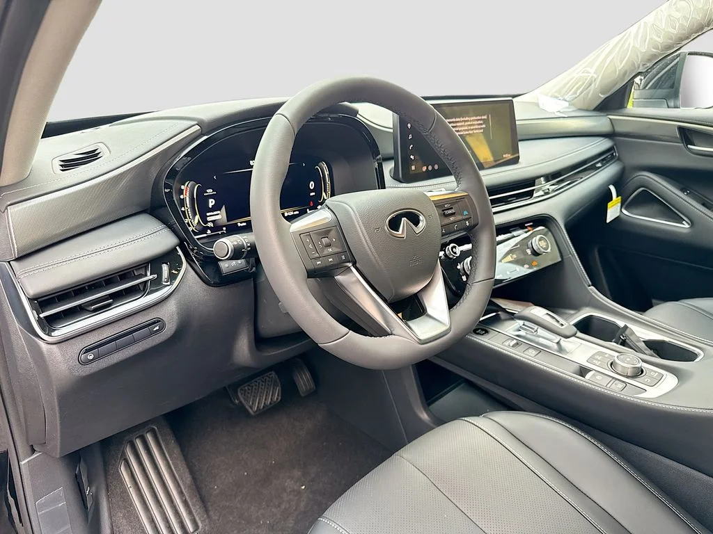 Certified Used 2026 Black INFINITI LUXE image 10
