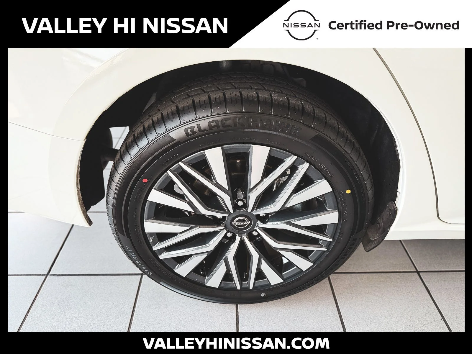 Used 2025 White Nissan 2.5 SV image 12