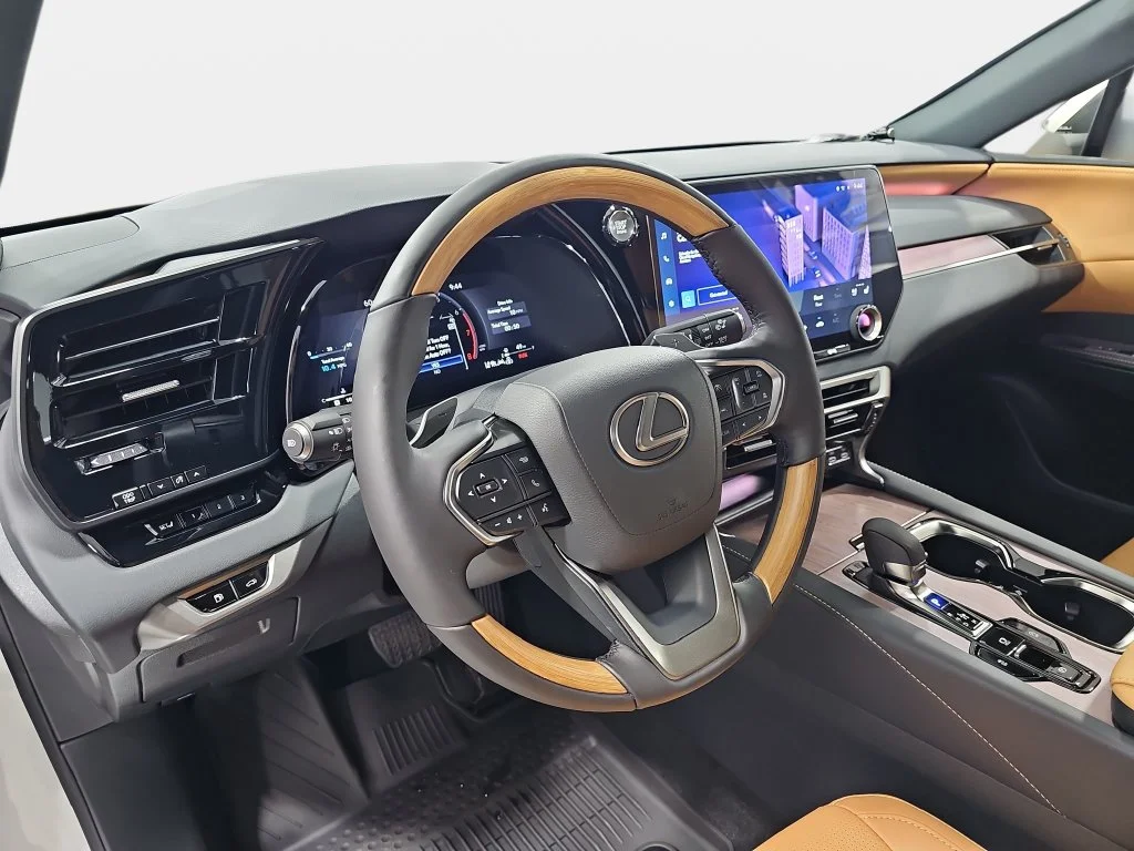 New 2026 Eminent White Pearl Lexus PREMIUM PLUS image 15
