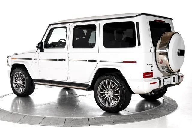 Used 2024 MANUFAKTUR Moonlight White Metallic Mercedes-Benz G 550 image 3
