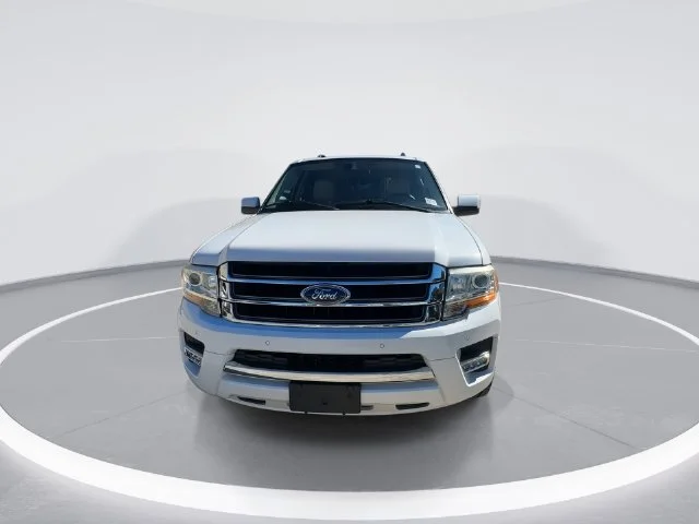 Used 2015 White Ford Limited image 2