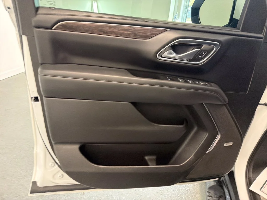 Used 2023 White Chevrolet Z71 image 12