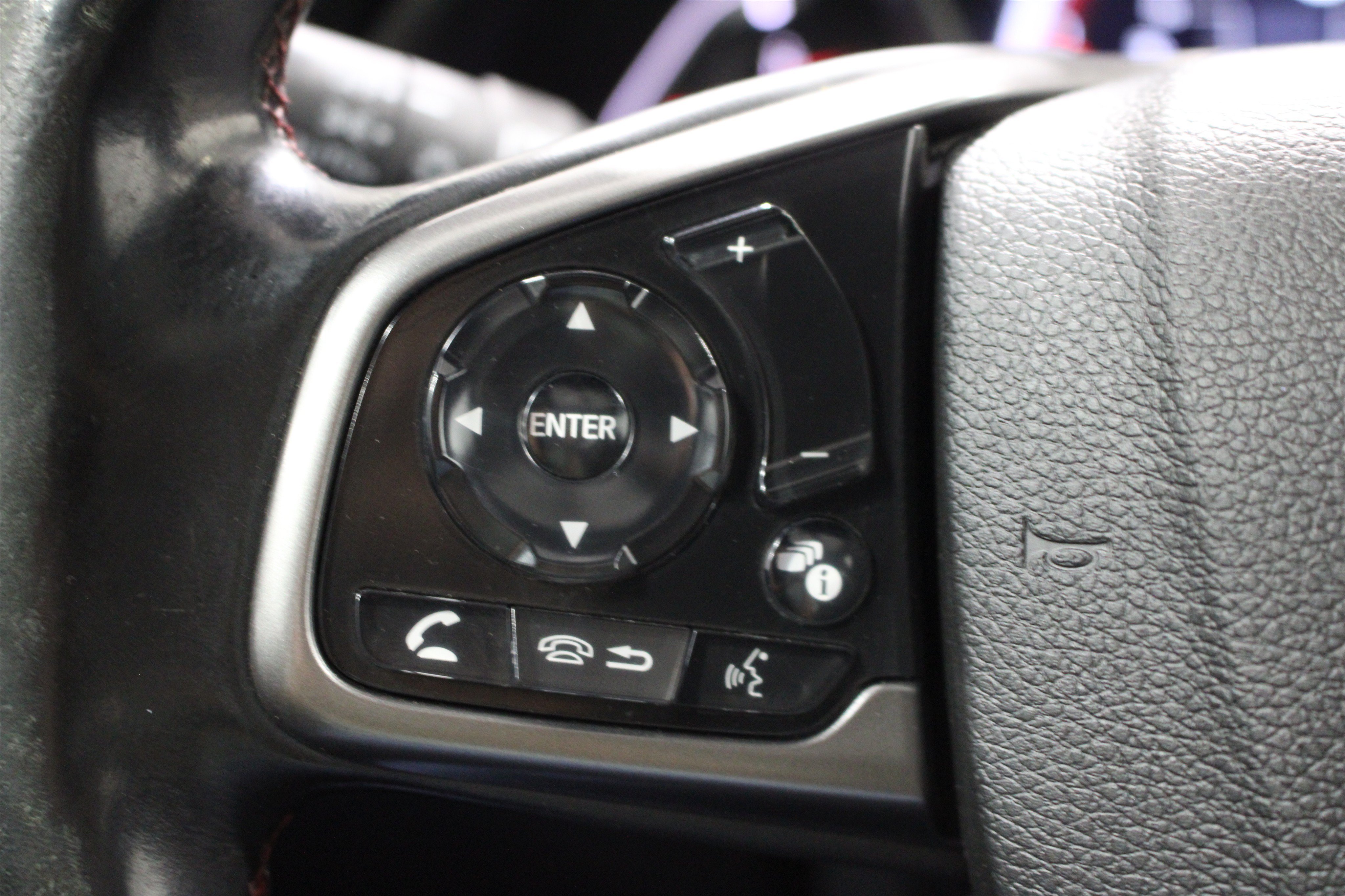 Used 2020 Platinum White Pearl Honda  image 12