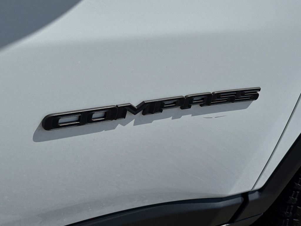 New 2026 Bright White Clear-Coat Exterior Paint Jeep Trailhawk image 8