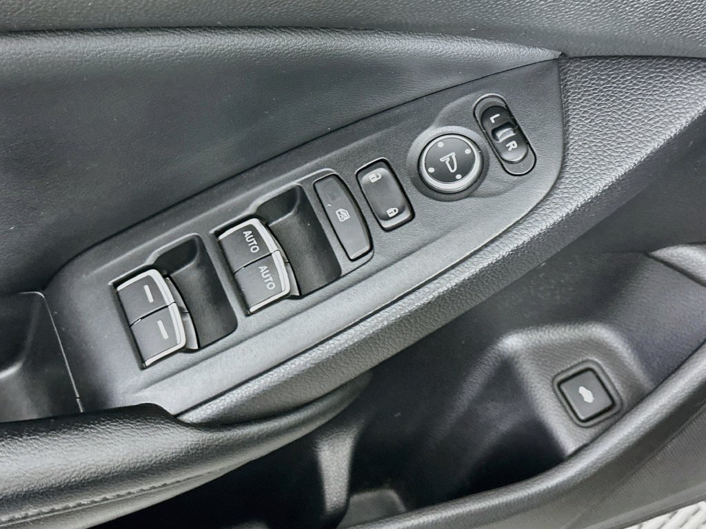 Used 2018 Black Honda LX image 17